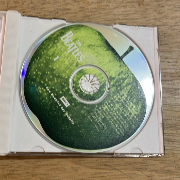 The Beatles Anthology 2 CD Set With Booklet - Picture 2 of 4